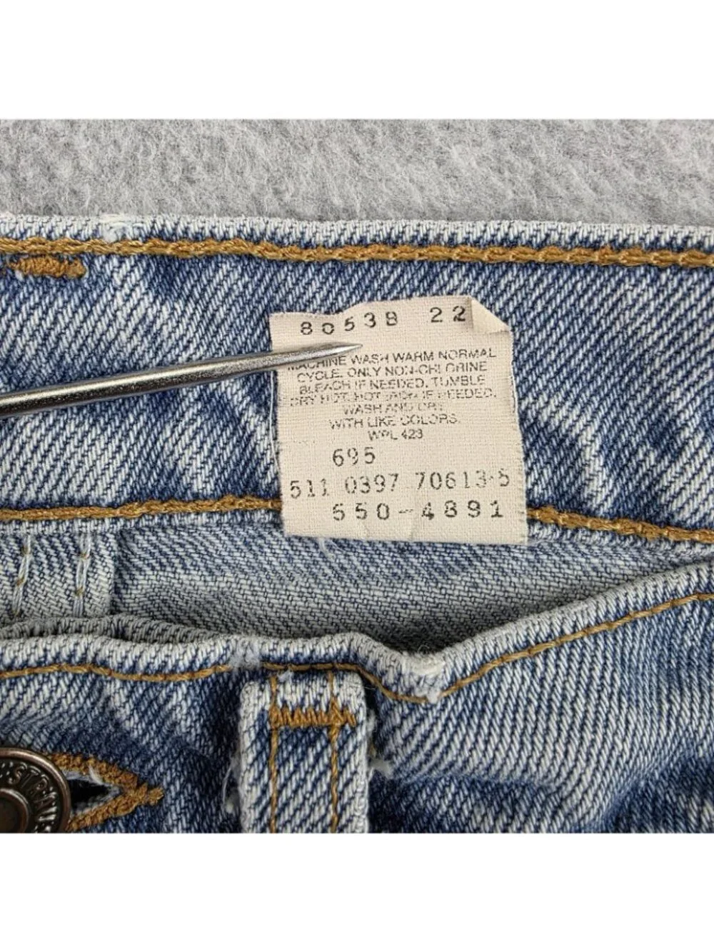 Vintage Levis 550 Jeans Mens 31x36 Light Wash Relaxed Fit Made In USA